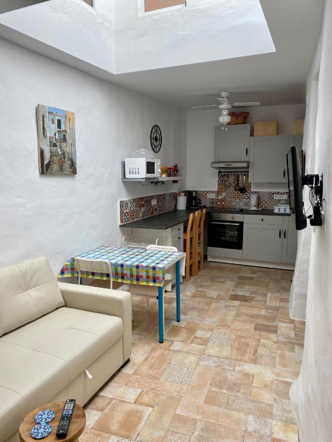 Cheerful One Bedroom Townhouse With Patio Арчес Экстерьер фото