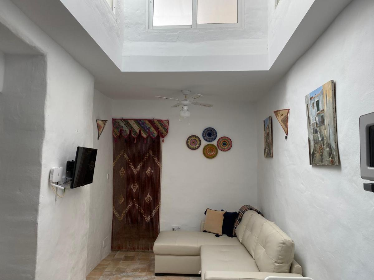 Cheerful One Bedroom Townhouse With Patio Арчес Экстерьер фото